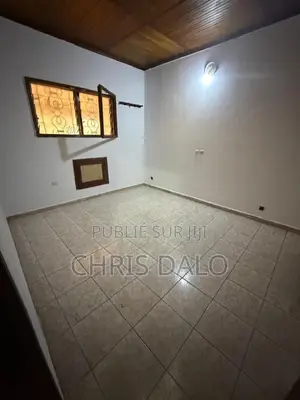5chbre Duplex dans Djôlo Pierre, Cocody à Louer