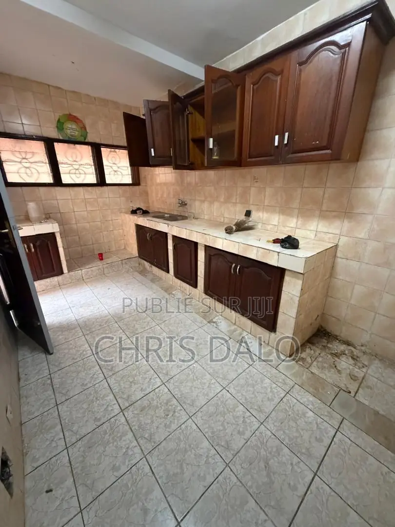 5chbre Duplex dans Djôlo Pierre, Cocody à Louer