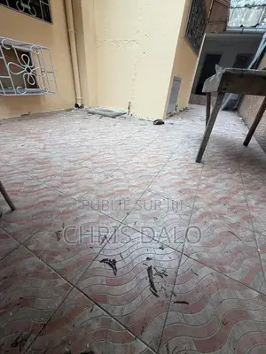 5chbre Duplex dans Djôlo Pierre, Cocody à Louer