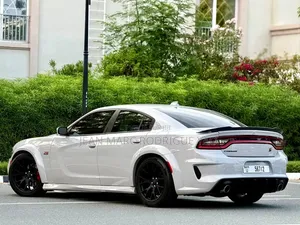 Nouveau Dodge Chargeur 2025 Blanc cassé