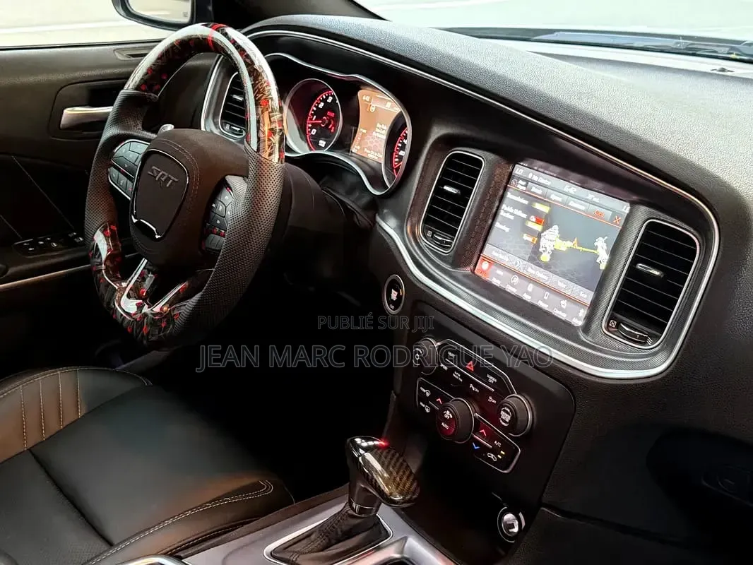 Nouveau Dodge Chargeur 2025 Blanc cassé