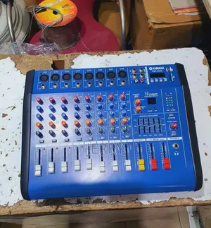 Mixer Amplifier 8 Pistes