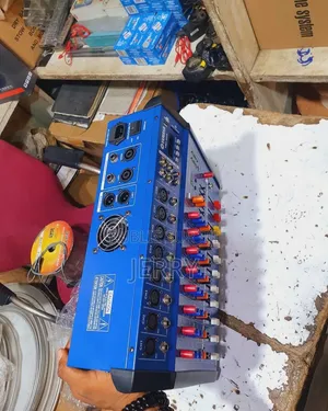 Mixer Amplifier 8 Pistes
