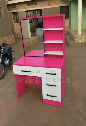 Coiffeuse Disponible