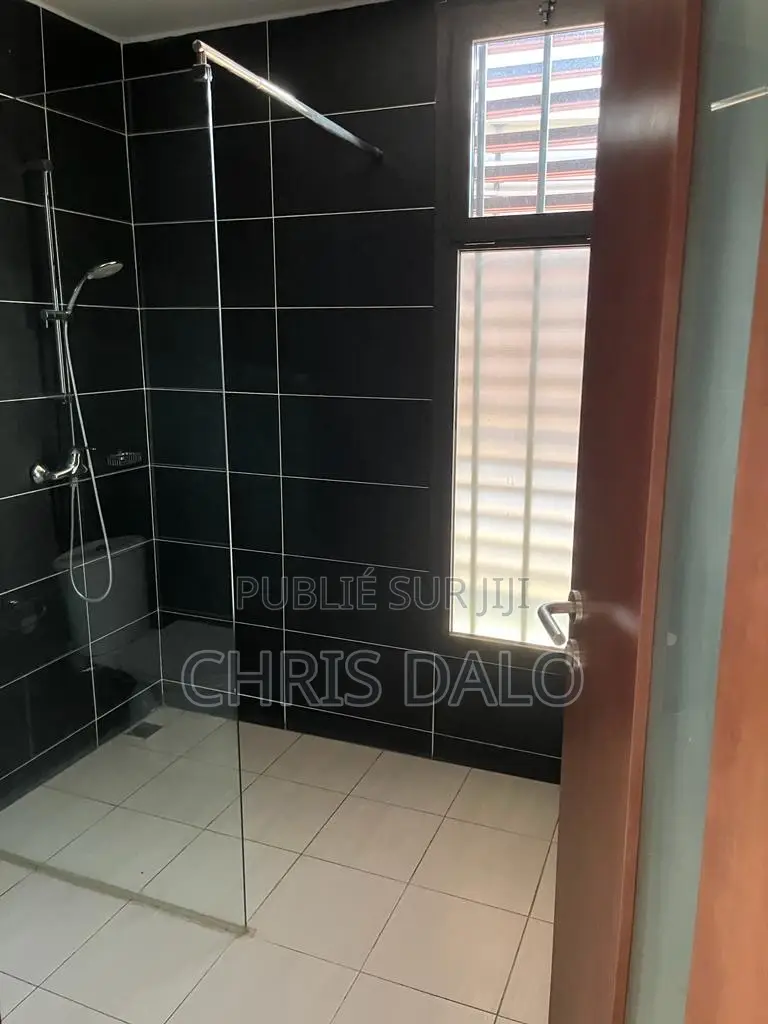 4chbre Duplex dans Dalo, Cocody à Louer