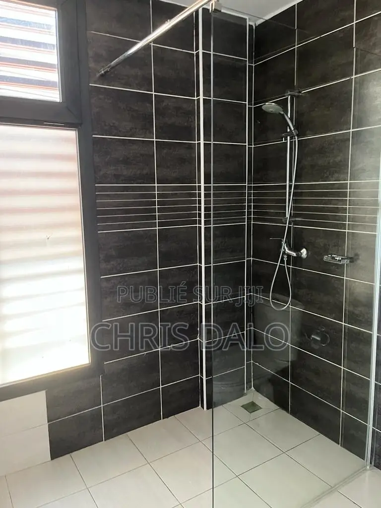 4chbre Duplex dans Dalo, Cocody à Louer