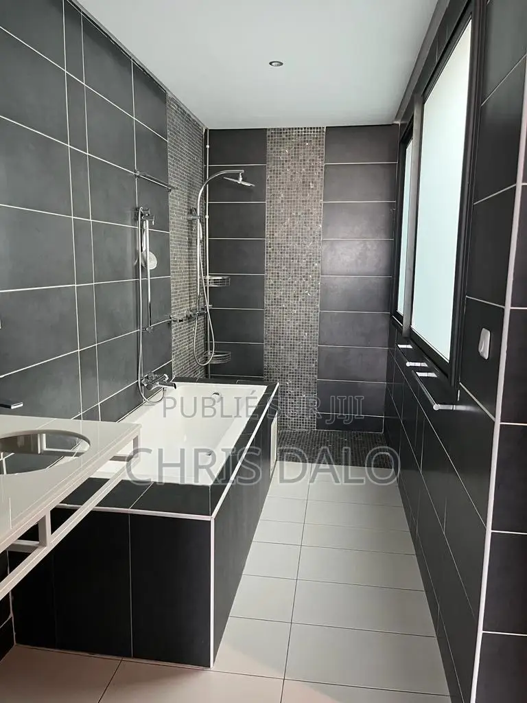 4chbre Duplex dans Dalo, Cocody à Louer