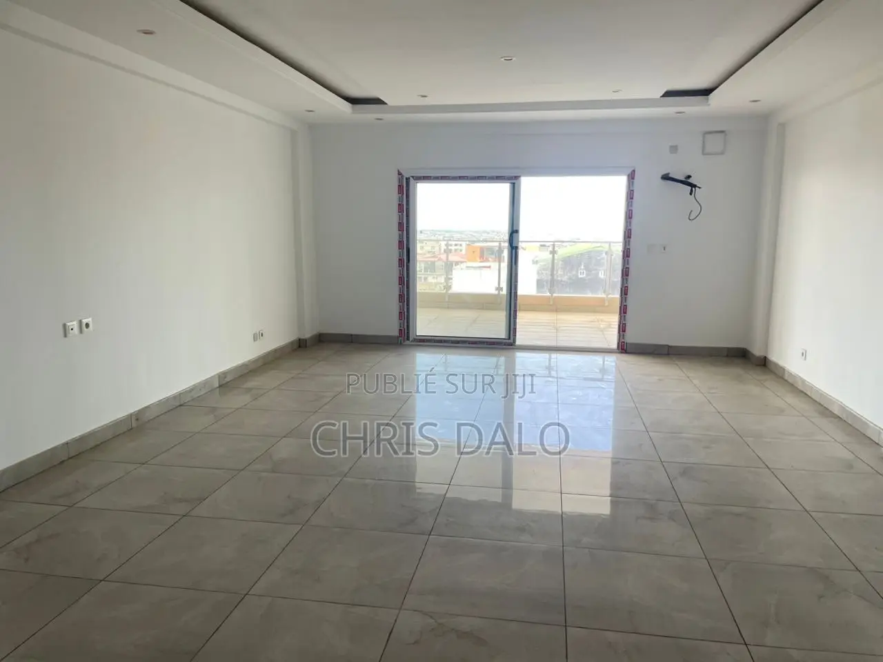3chbre Appartement dans Dalo Davy, Cocody à Louer