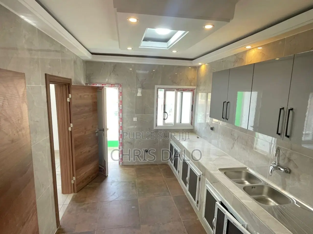 3chbre Appartement dans Dalo Davy, Cocody à Louer