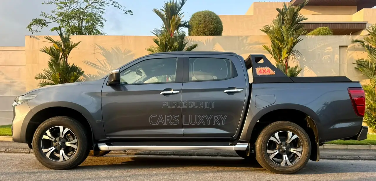 Mazda BT-50 2023 Argenté