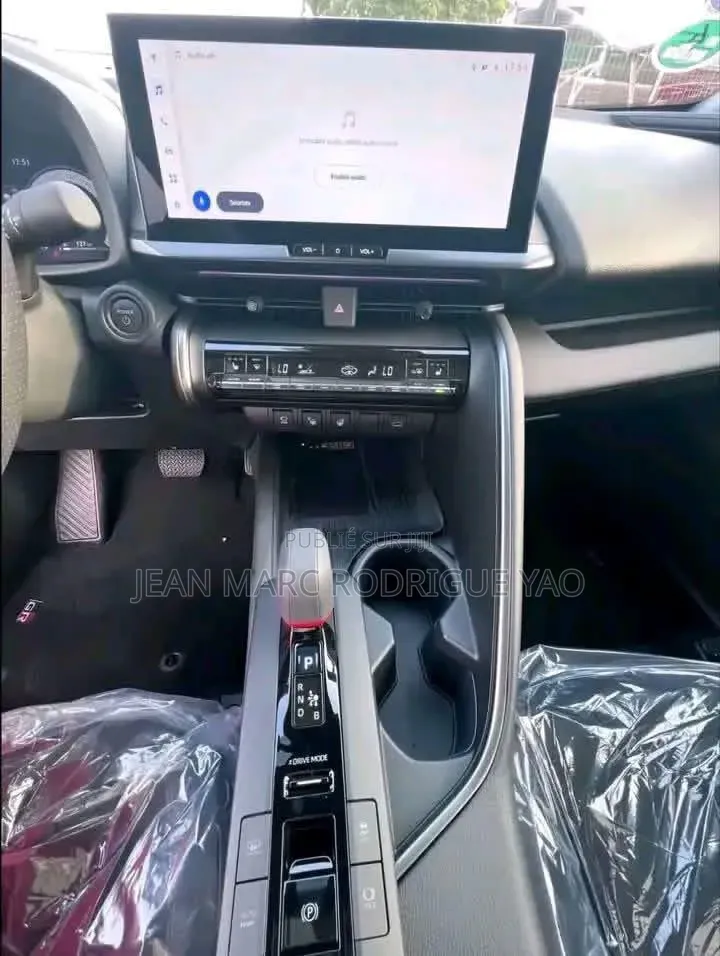 Nouveau Toyota C-HR 2025 Blanc cassé