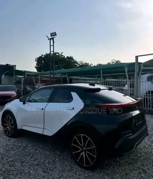 Nouveau Toyota C-HR 2025 Blanc cassé