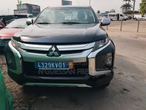 Mitsubishi L200 2021 Noir