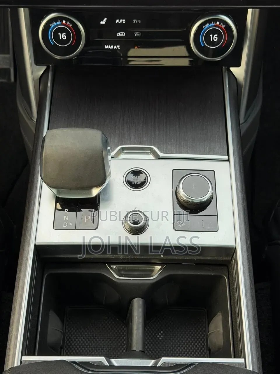 Nouveau Land Rover Range Rover Vogue 2024 Gris