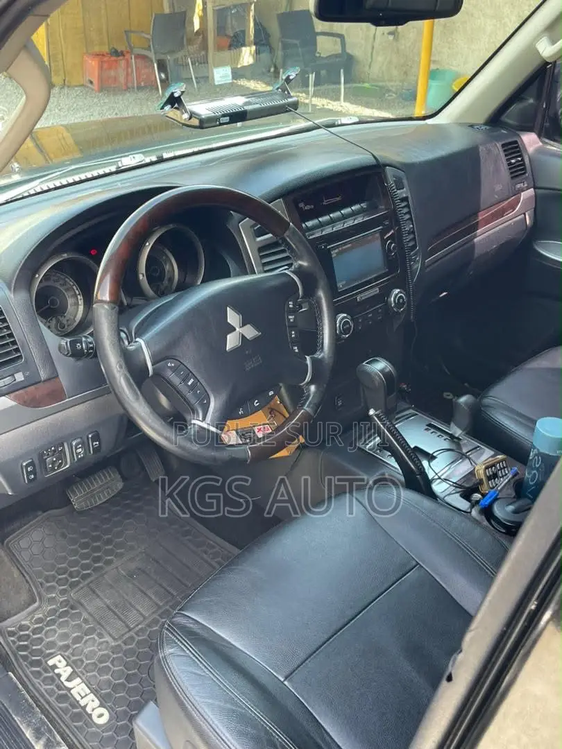 Mitsubishi Pajero 2022 Noir