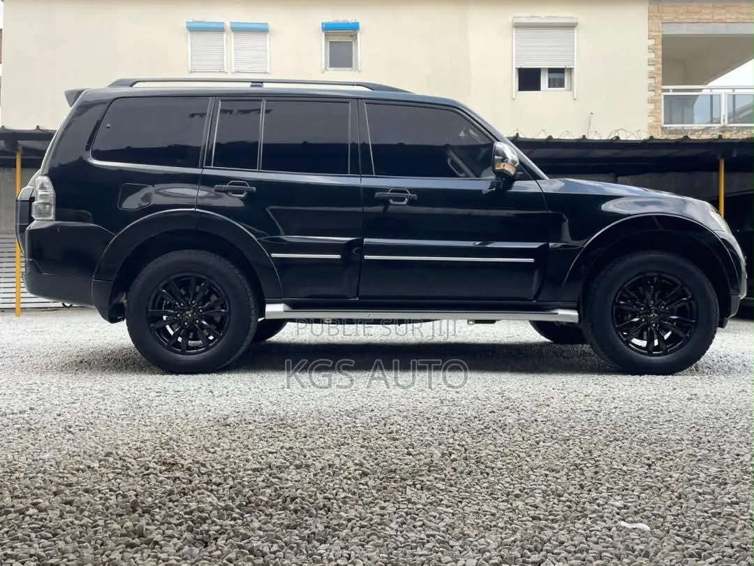 Mitsubishi Pajero 2022 Noir