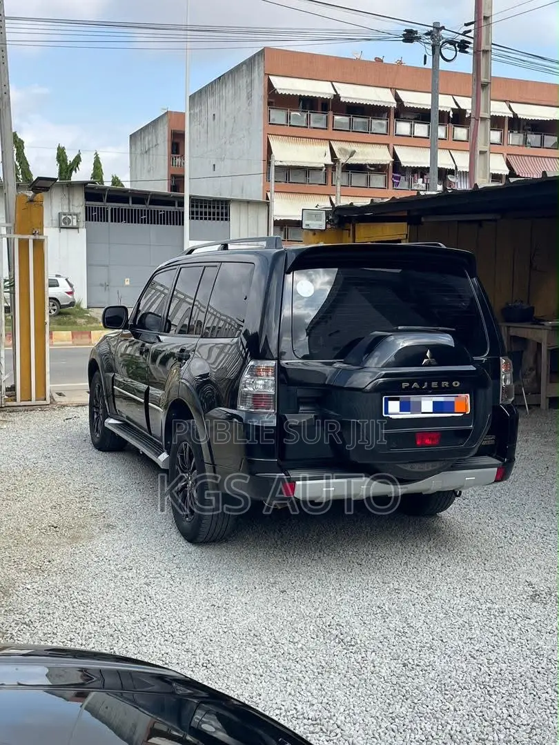Mitsubishi Pajero 2022 Noir