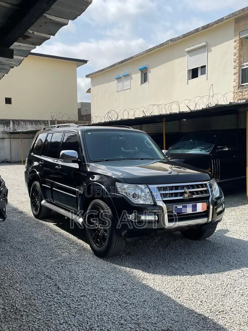 Mitsubishi Pajero 2022 Noir