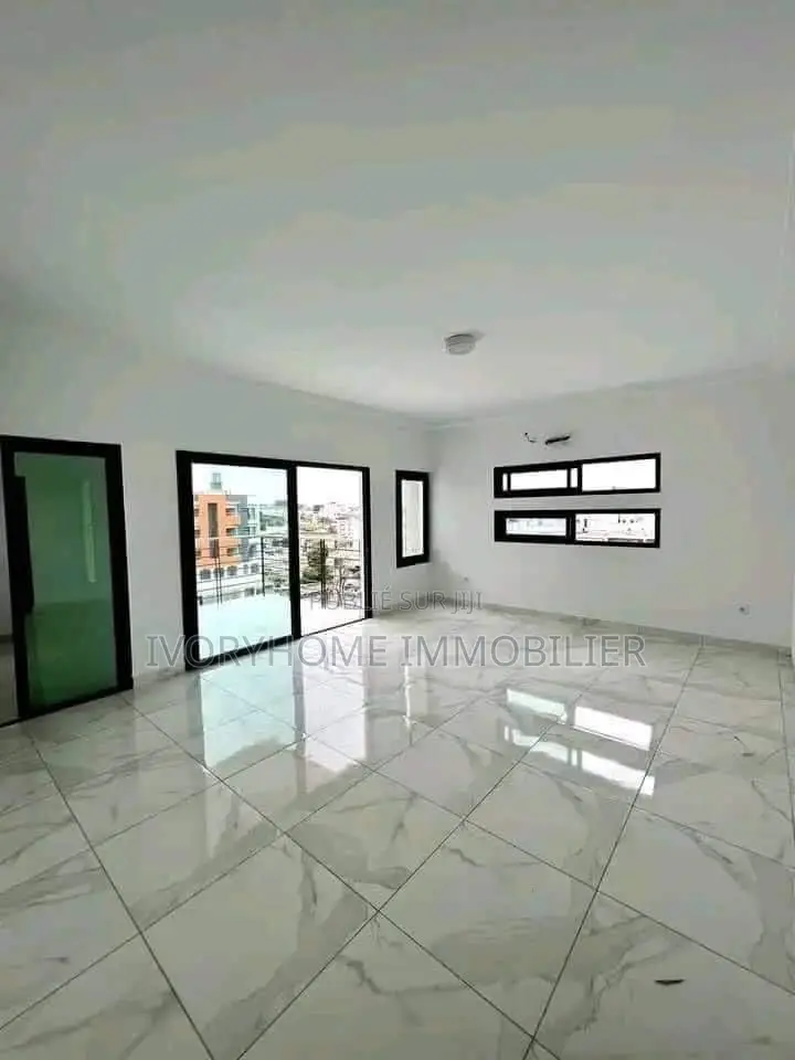 2chbre Appartement dans Cocody à Louer