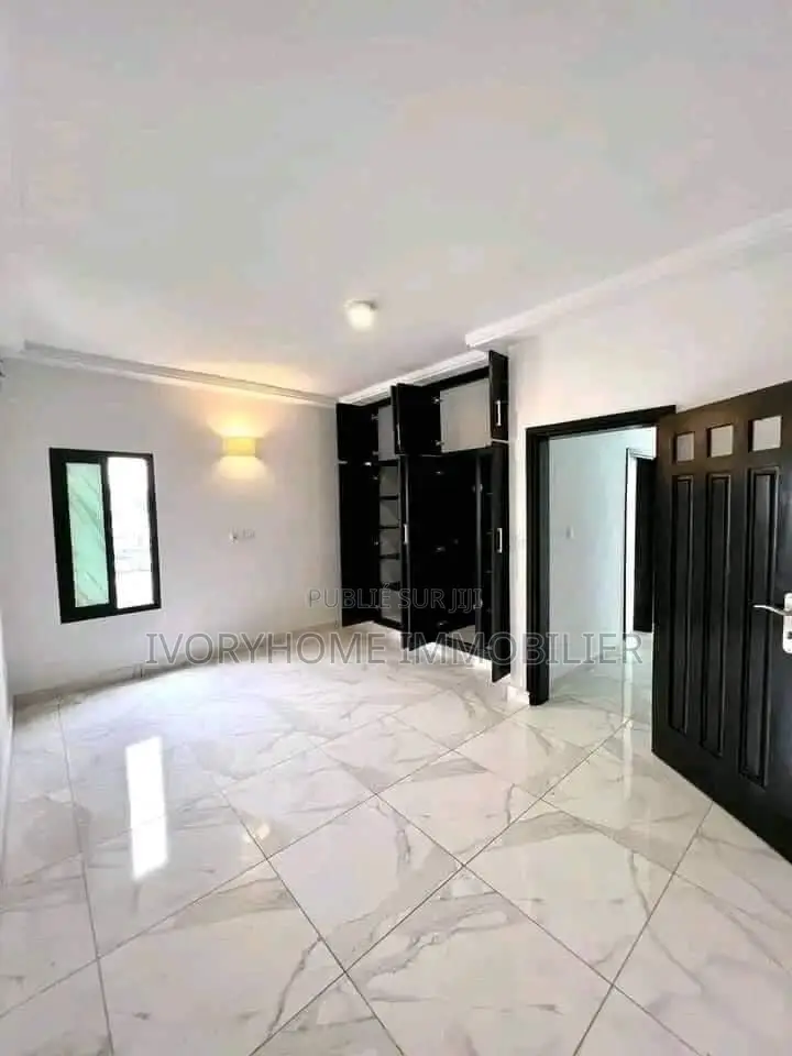 2chbre Appartement dans Cocody à Louer