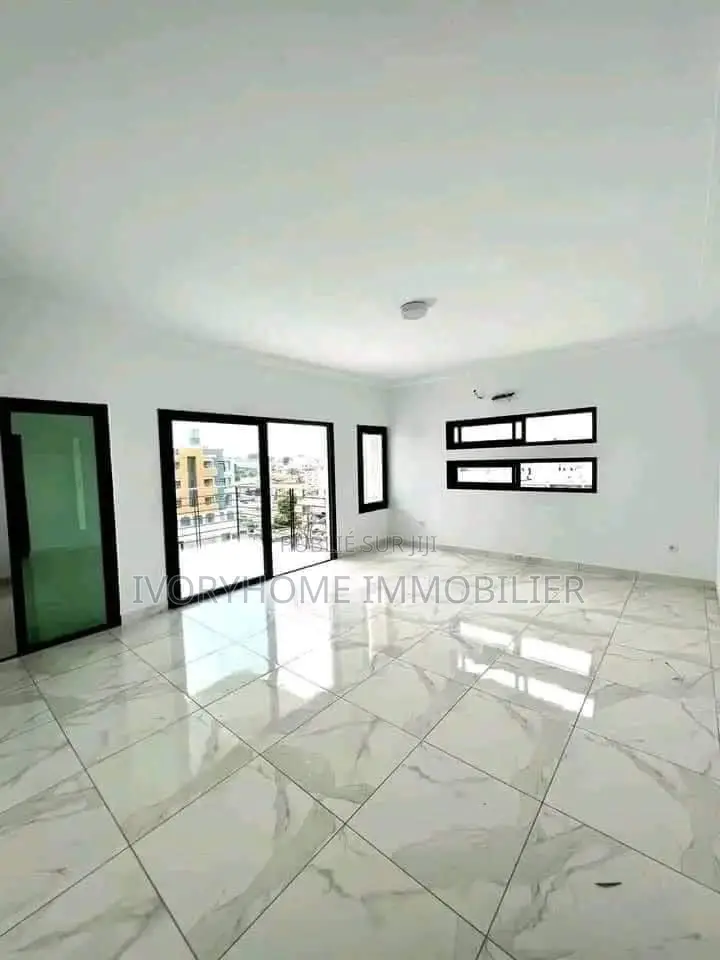2chbre Appartement dans Cocody à Louer