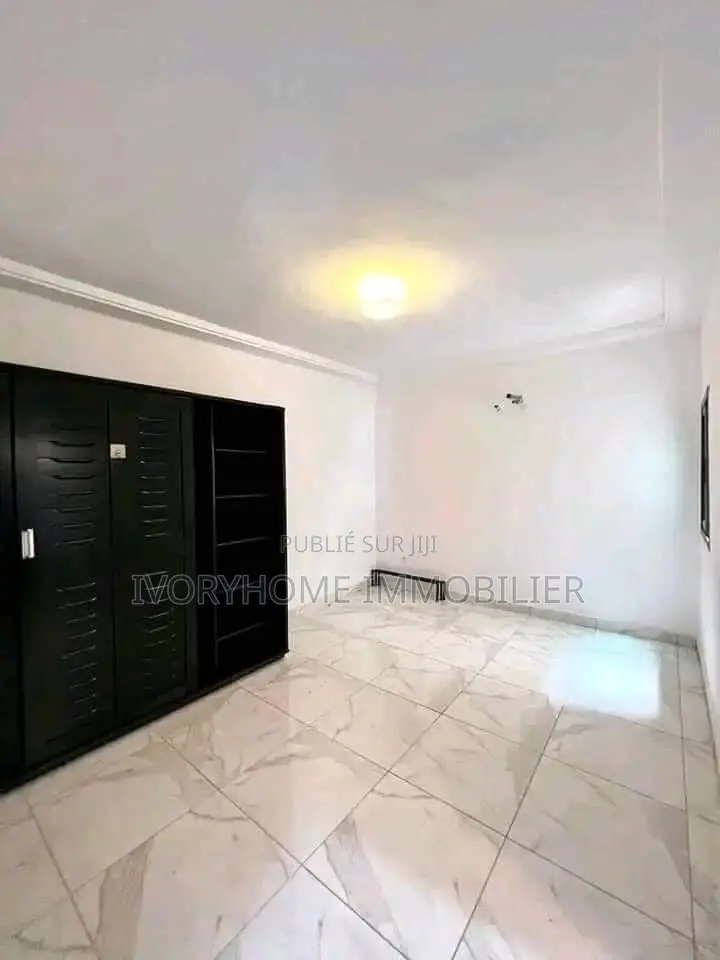 2chbre Appartement dans Cocody à Louer