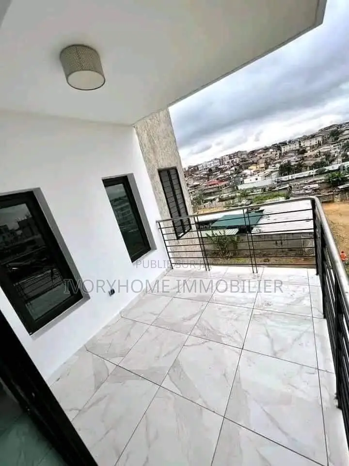2chbre Appartement dans Cocody à Louer
