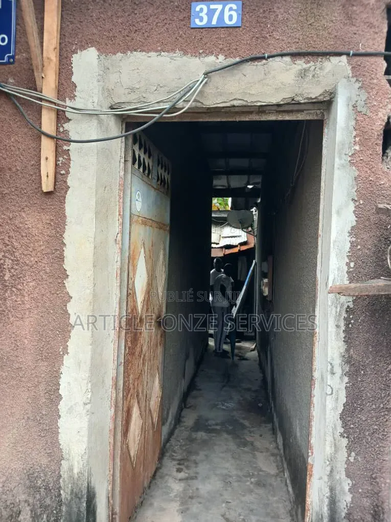 5chbre Maison dans Une Cour, Marcory à Vendre
