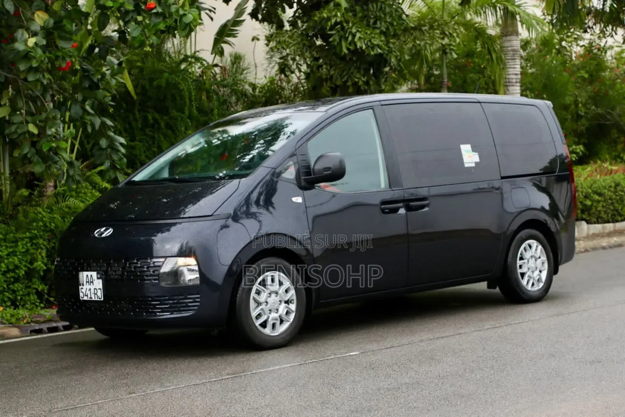 Hyundai Staria 2025 Noir