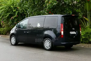 Hyundai Staria 2025 Noir