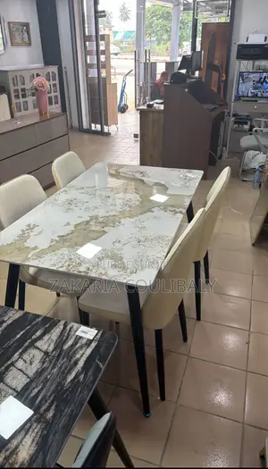 Table À Manger