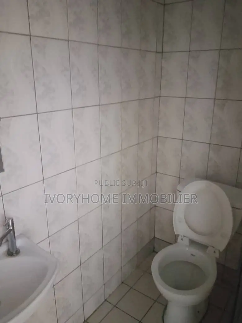 2chbre Appartement dans Cocody à Louer