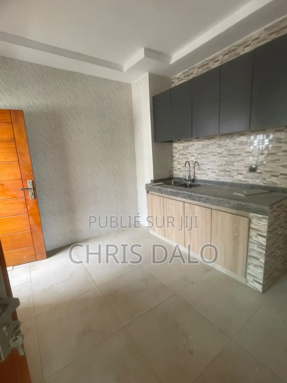 3chbre Appartement dans Sang Immobilier, Cocody à Louer