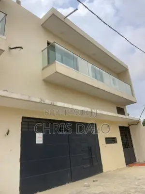 3chbre Appartement dans Sang Immobilier, Cocody à Louer