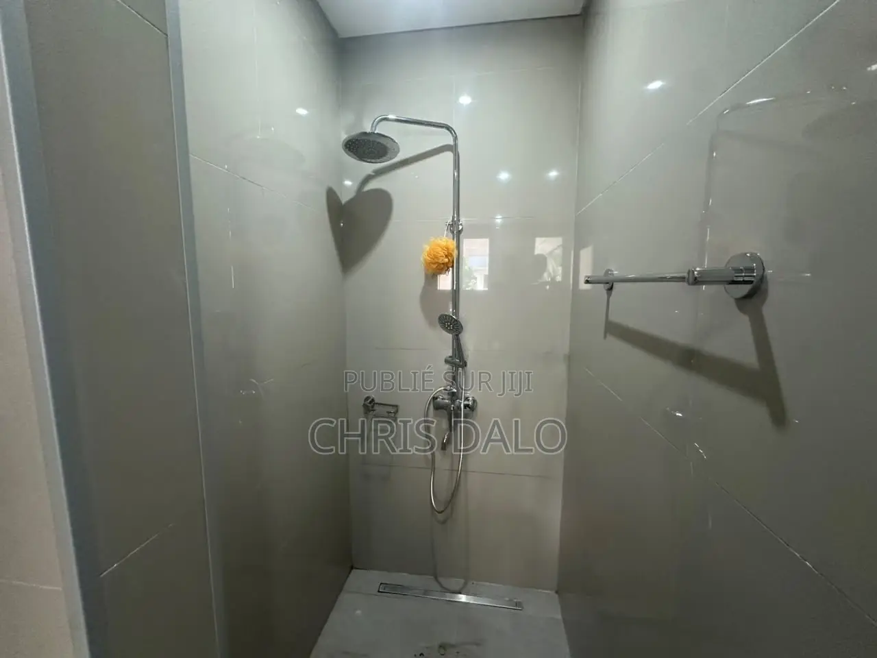 2chbre Appartement dans Deux Plateaux à Louer