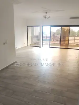 2chbre Appartement dans Cocody à Louer