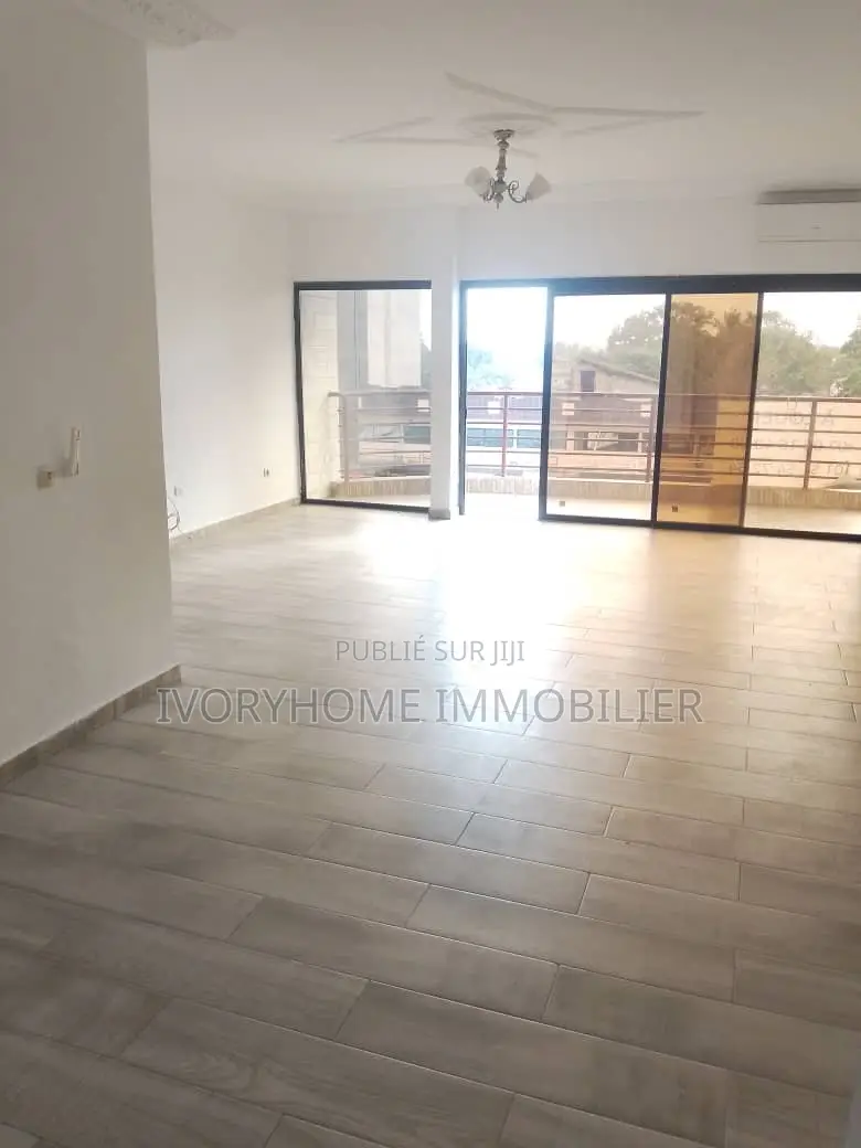 2chbre Appartement dans Cocody à Louer