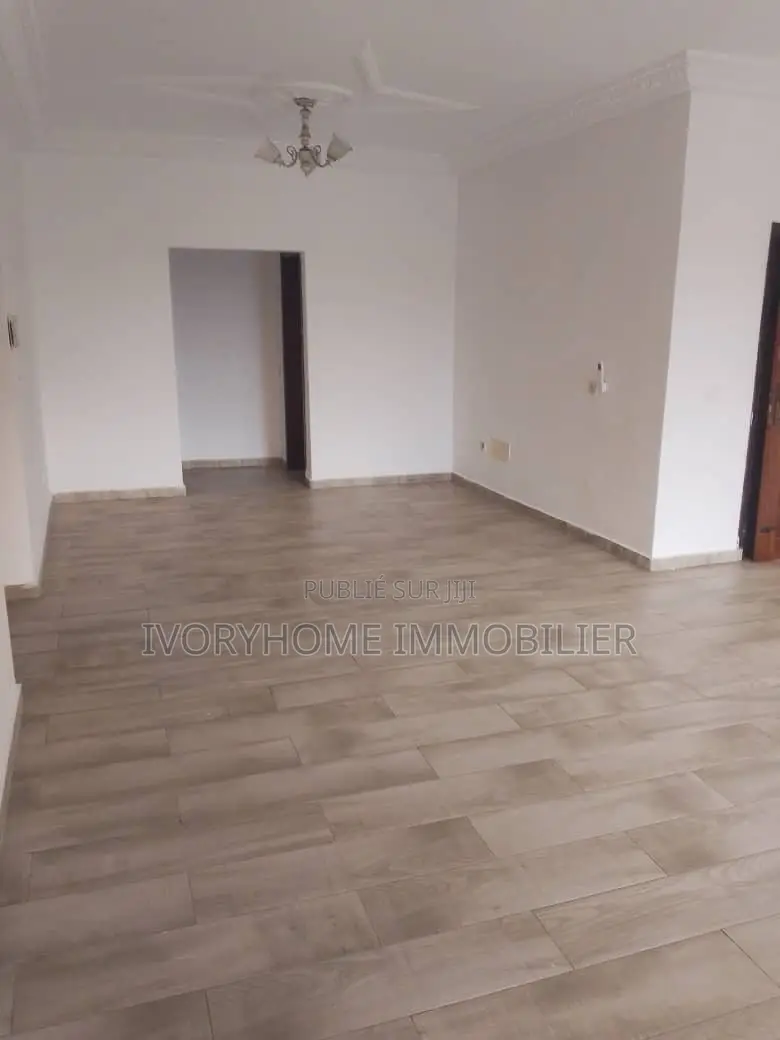 2chbre Appartement dans Cocody à Louer