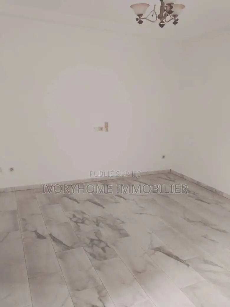 2chbre Appartement dans Cocody à Louer