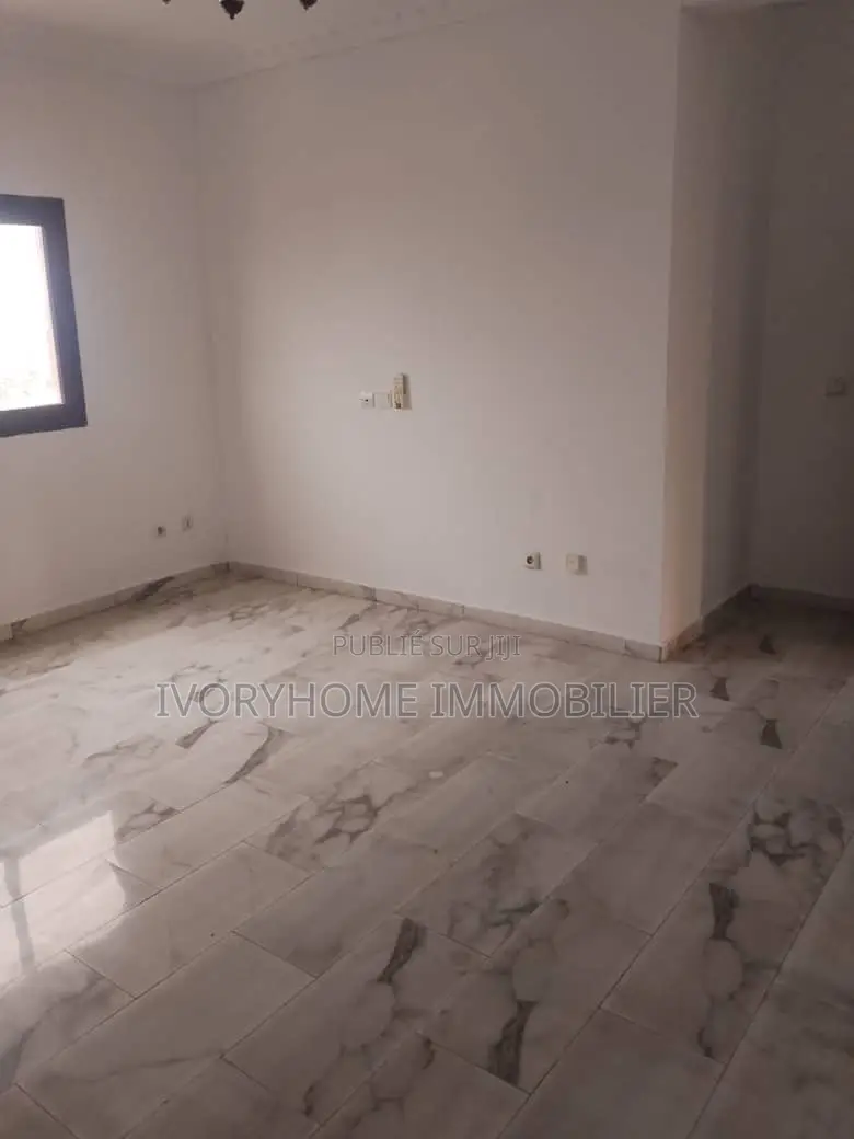 2chbre Appartement dans Cocody à Louer