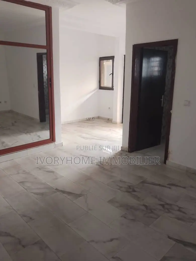 2chbre Appartement dans Cocody à Louer