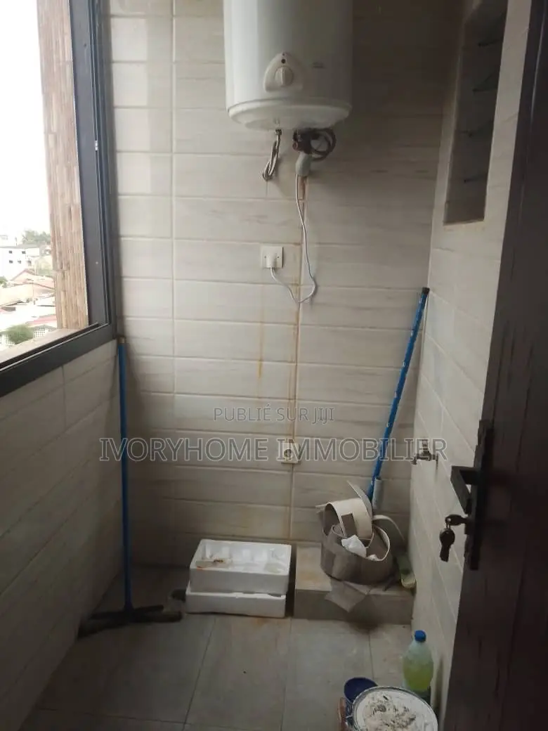 2chbre Appartement dans Cocody à Louer