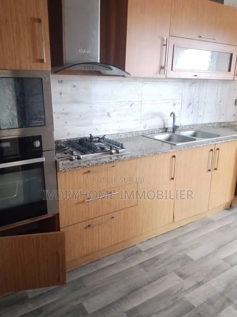 2chbre Appartement dans Cocody à Louer
