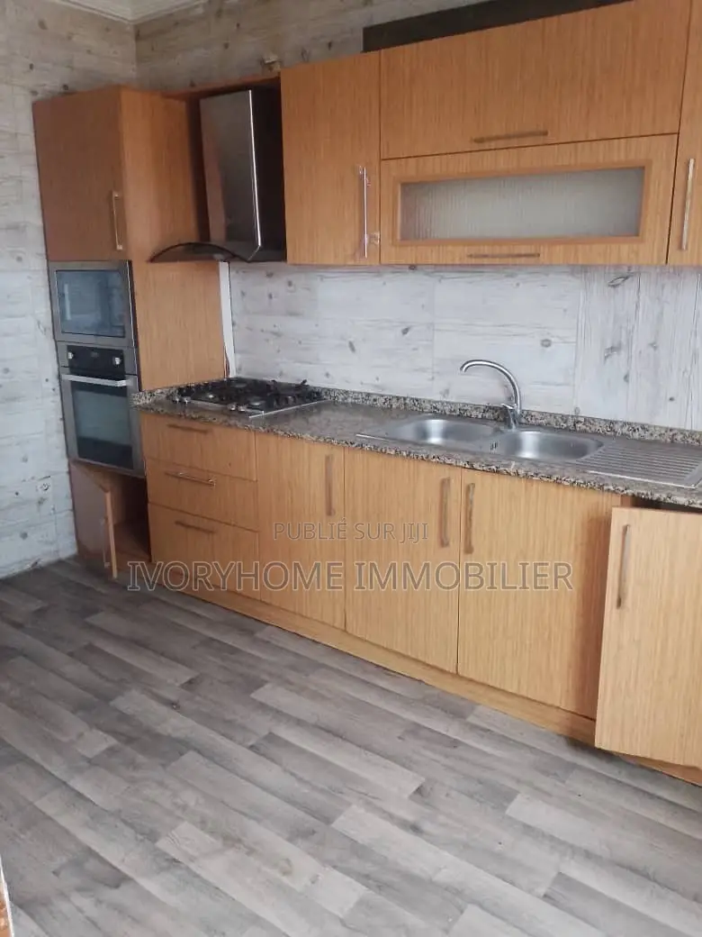 2chbre Appartement dans Cocody à Louer