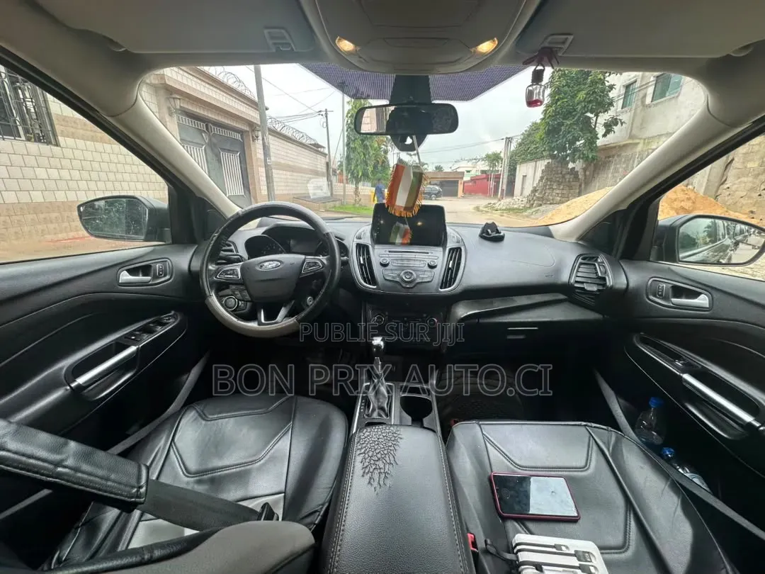 Ford Escape SE FWD 2018 Gris