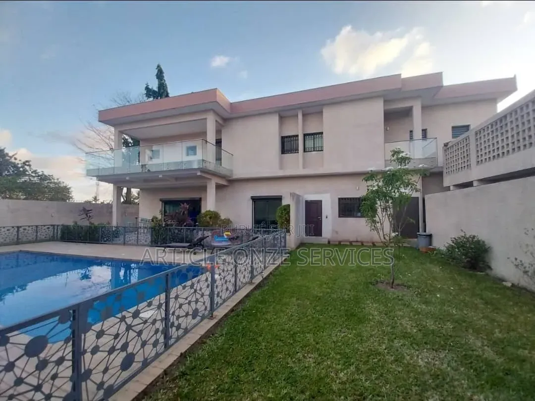 8chbre Duplex dans Villa Duplex, Cocody à Vendre