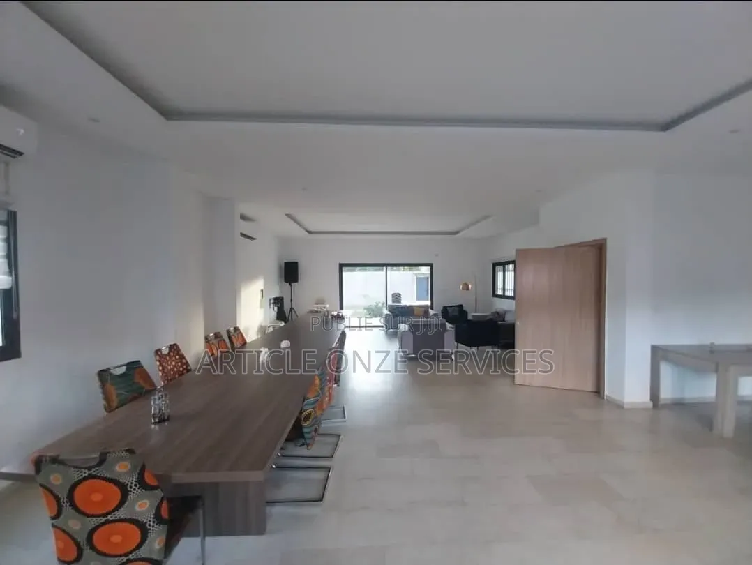 8chbre Duplex dans Villa Duplex, Cocody à Vendre