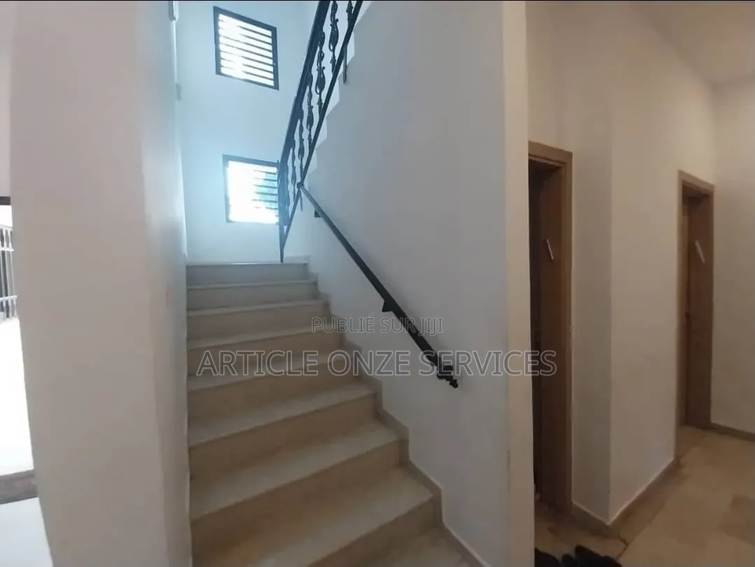 8chbre Duplex dans Villa Duplex, Cocody à Vendre