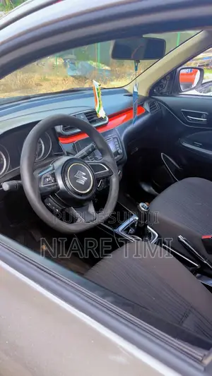 Suzuki Dzire 2024 Gris