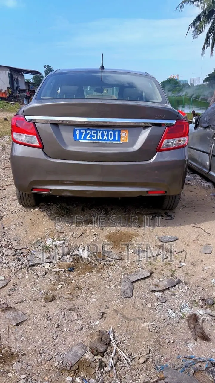 Suzuki Dzire 2024 Gris